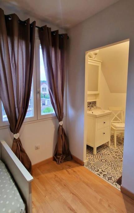 Appartement Charmant Et Spacieux 欧塞尔 外观 照片